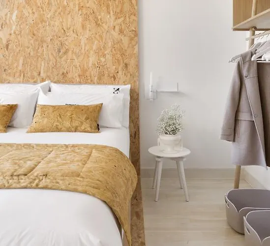 Halcyon Days Designer Apartments By Ana Locking